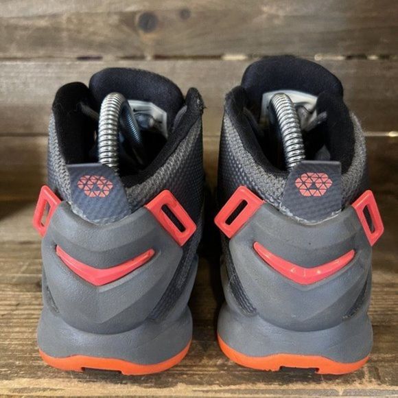 Childrens Kids Nike Lebron Soilder IX 9 Gray Basketball Shoes Sneakers Size 6.5 - Picture 5 of 6
